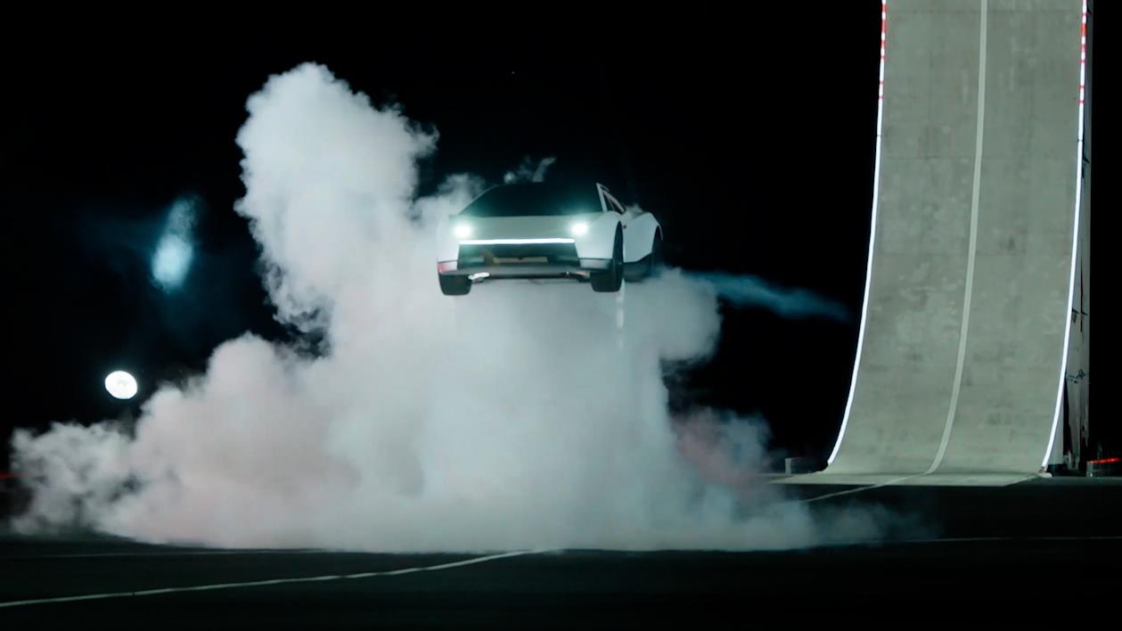 Tesla решила брать $50 тыс. только за бронирование суперкара Roadster