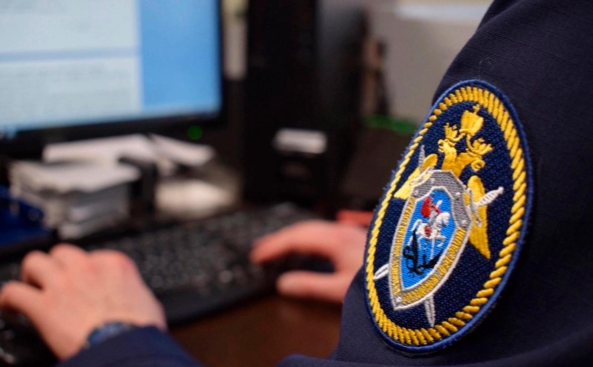 СК сообщил, что погибший при взрыве машины в Петербурге был военным