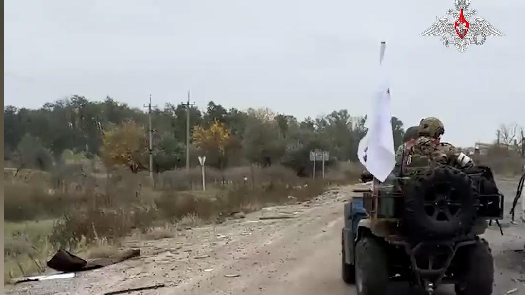 Минобороны показало кадры разминирования дорог в районе Алешек