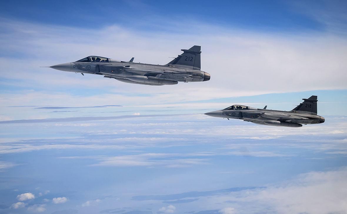 Швеция решила направить в Финляндию истребители Gripen и боевые корабли