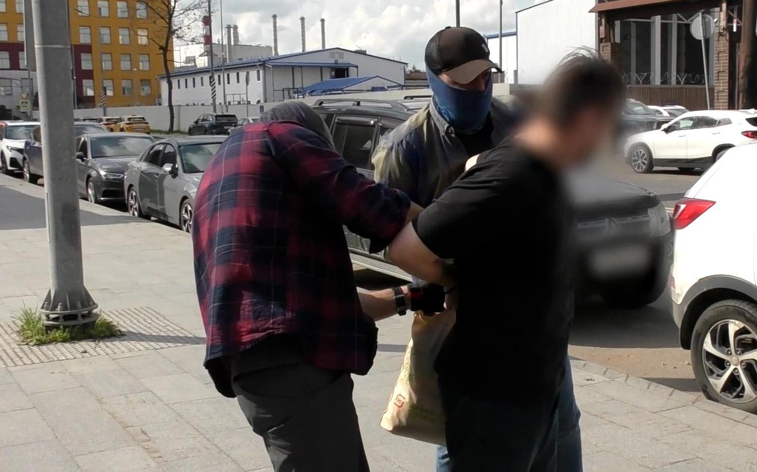 ФСБ задержала охранника посольства Британии по делу о госизмене. Видео