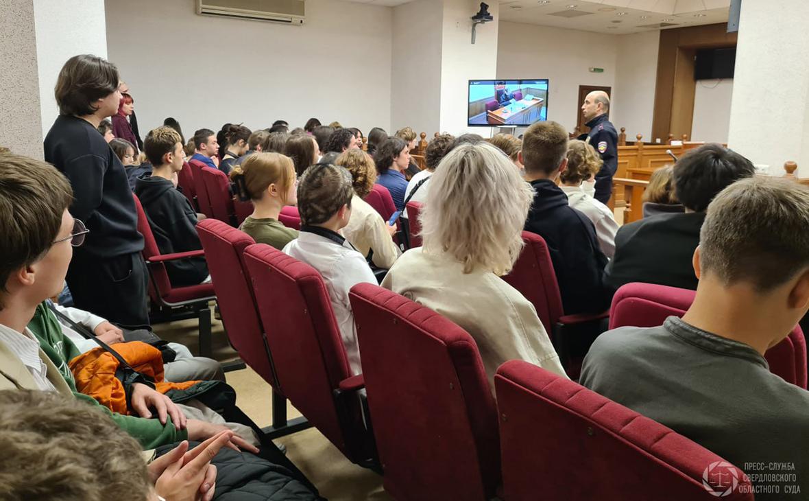 Суд снял «Яблоко» с выборов в свердловское заксобрание по иску ЛДПР