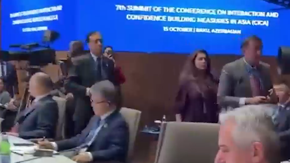 На саммите СВМДА в Баку десятки делегатов ушли из зала на речи Герцога