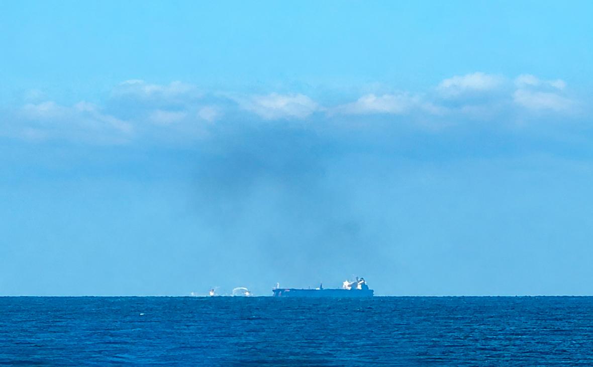 Росприроднадзор не нашел загрязнения Черного моря после пожара