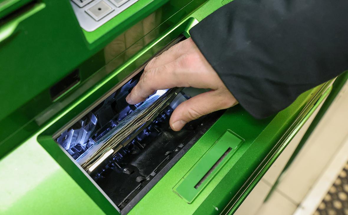 Спрос на наличные за два последних летних месяца превысил ₽1 трлн