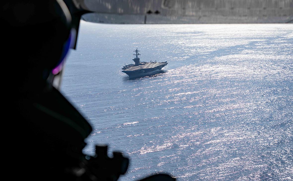 США перебросят на Ближний Восток третью авианосную группу и морпехов