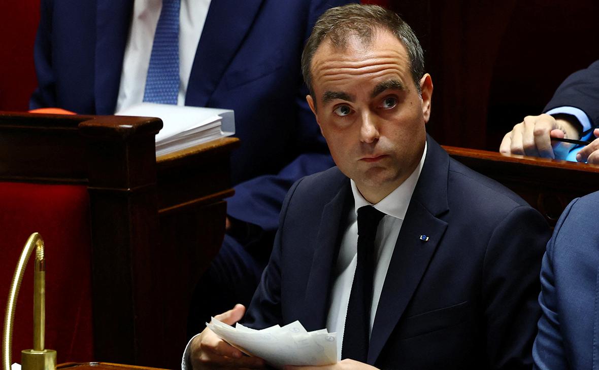 Лекорню объявил о приостановке уроков на фоне протестов во Франции