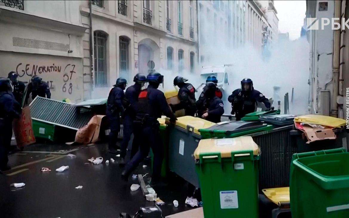 Полиция применила слезоточивый газ против протестующих в Париже. Видео