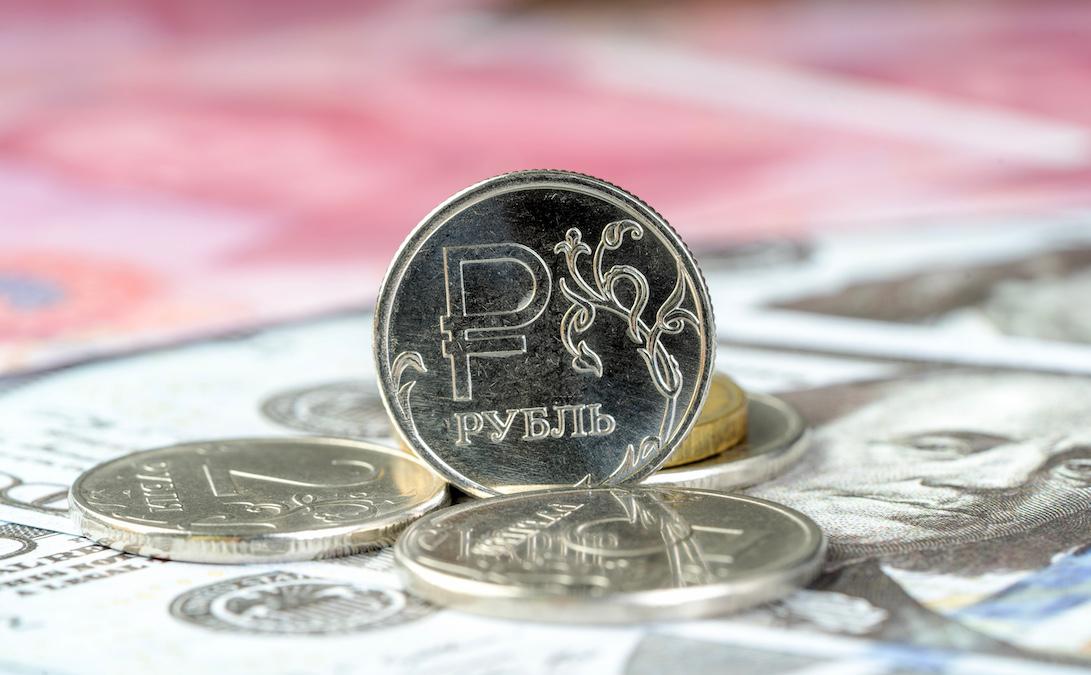 Рост до ₽90 или падение ниже ₽80: что будет с курсом доллара в октябре