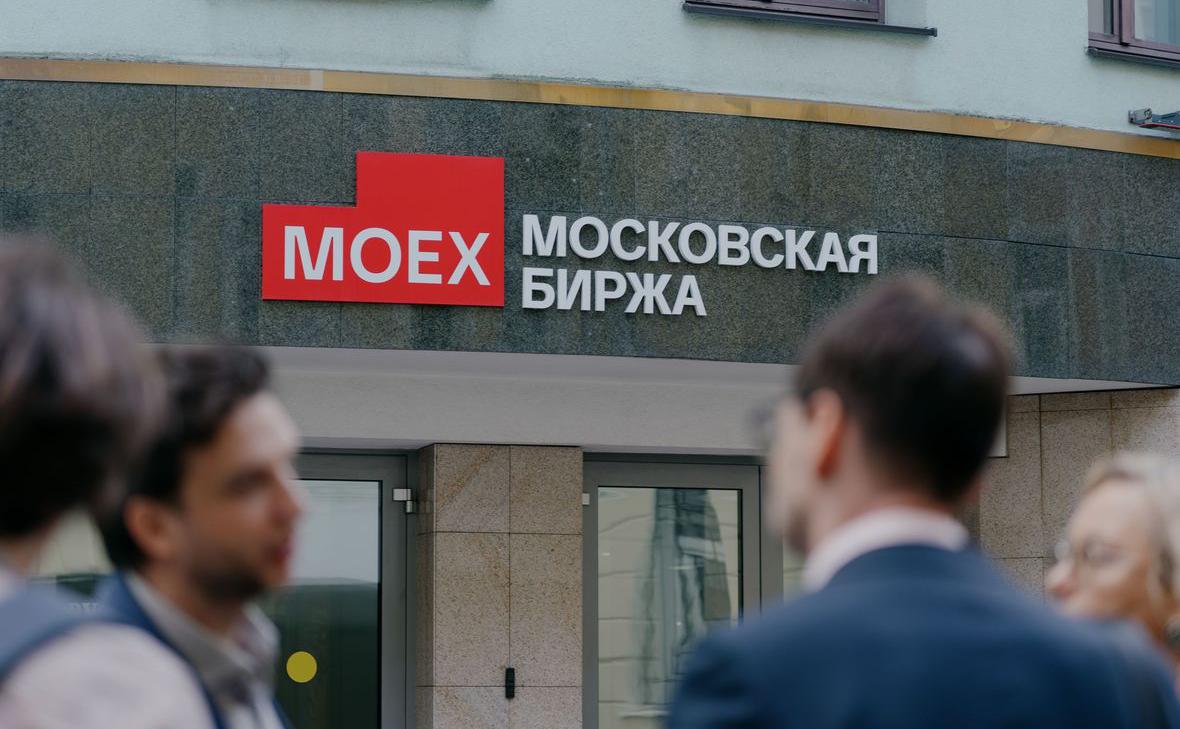 Мосбиржа запустит торги 20 вечными фьючерсами на акции США в два этапа