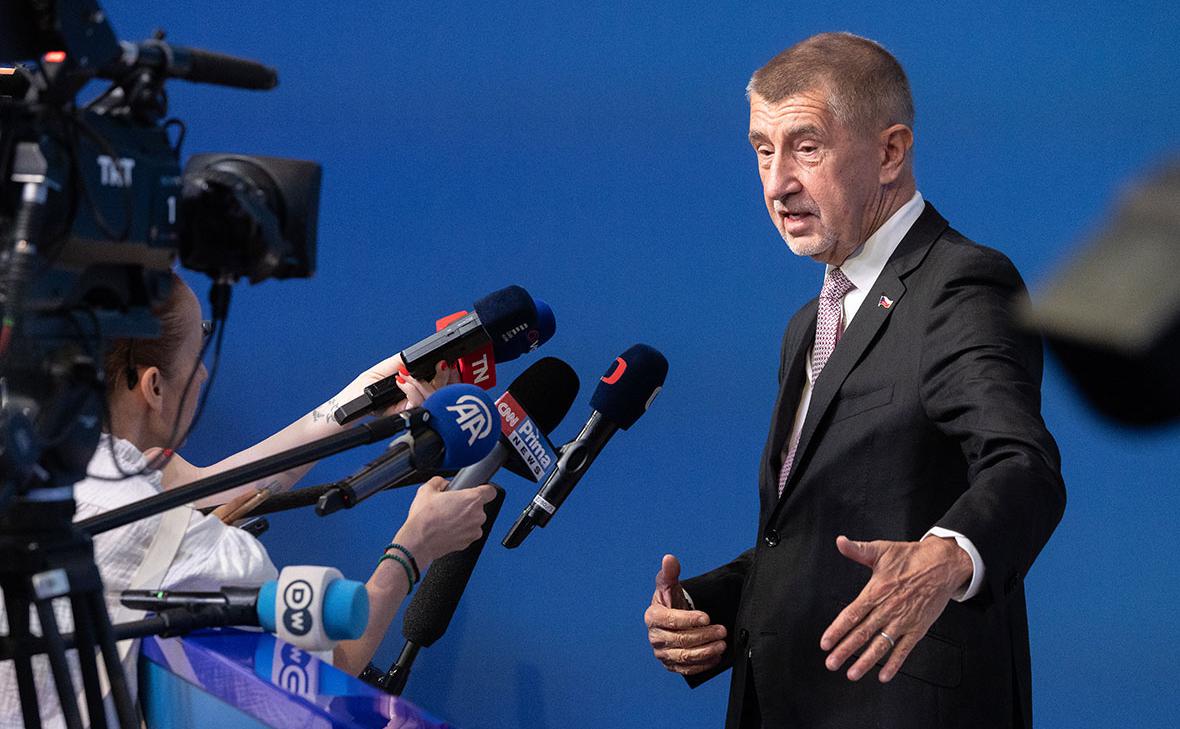 Премьер Чехии призвал финансировать восстановление Украины, «а не войну»