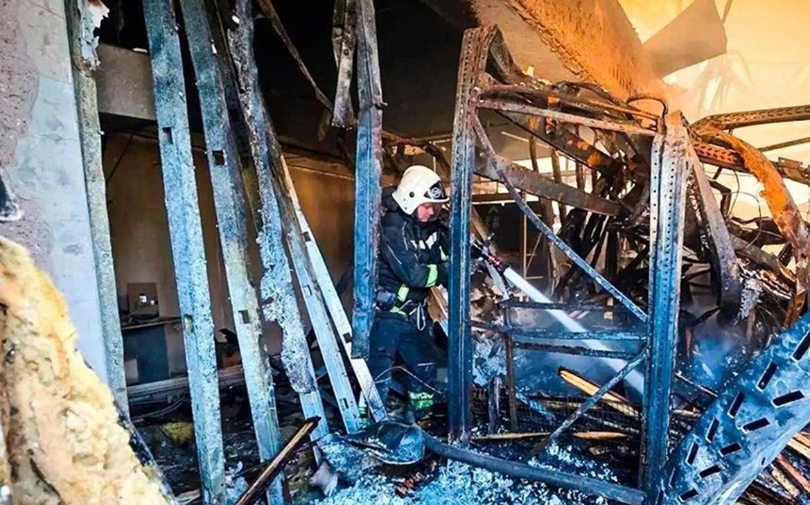 В Мариуполе после удара ВСУ загорелся торговый центр