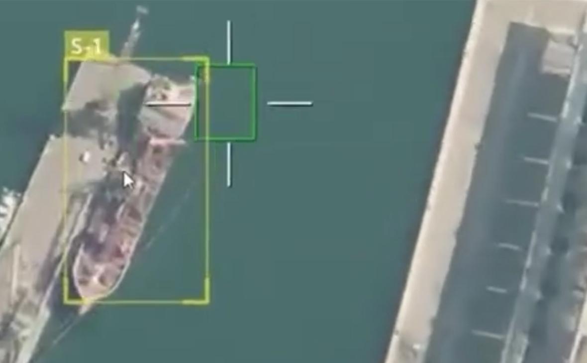 Российские военные поразили сухогруз с грузами для ВСУ в порту Одессы
