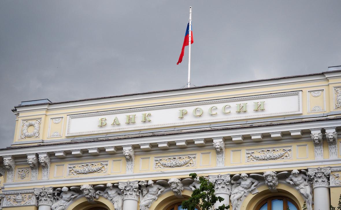 Частные инвесторы за квартал внесли рекордные ₽1 трлн на брокерские счета