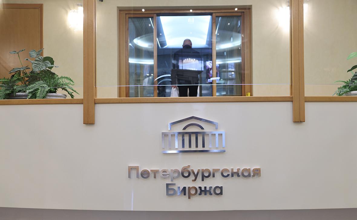 Петербургская биржа провела первые продажи импортного бензина