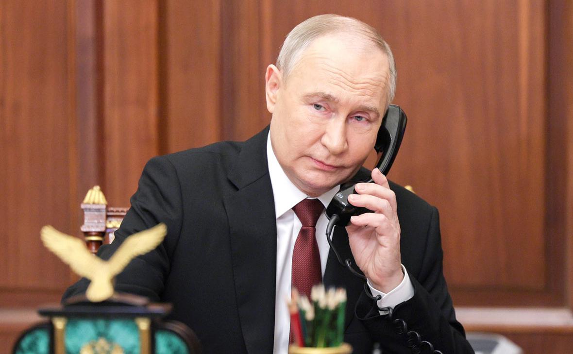 Путин и Трамп провели телефонный разговор