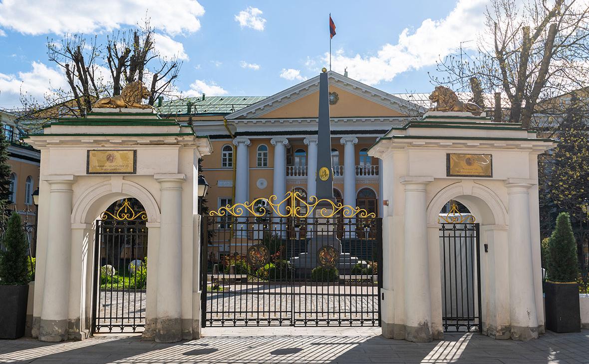 Посольство Армении предупредило о приостановке выдачи и обмена паспортов