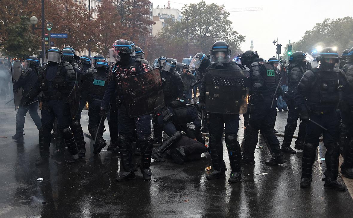 Во Франции в ходе протестов задержали более 1,3 тыс. человек