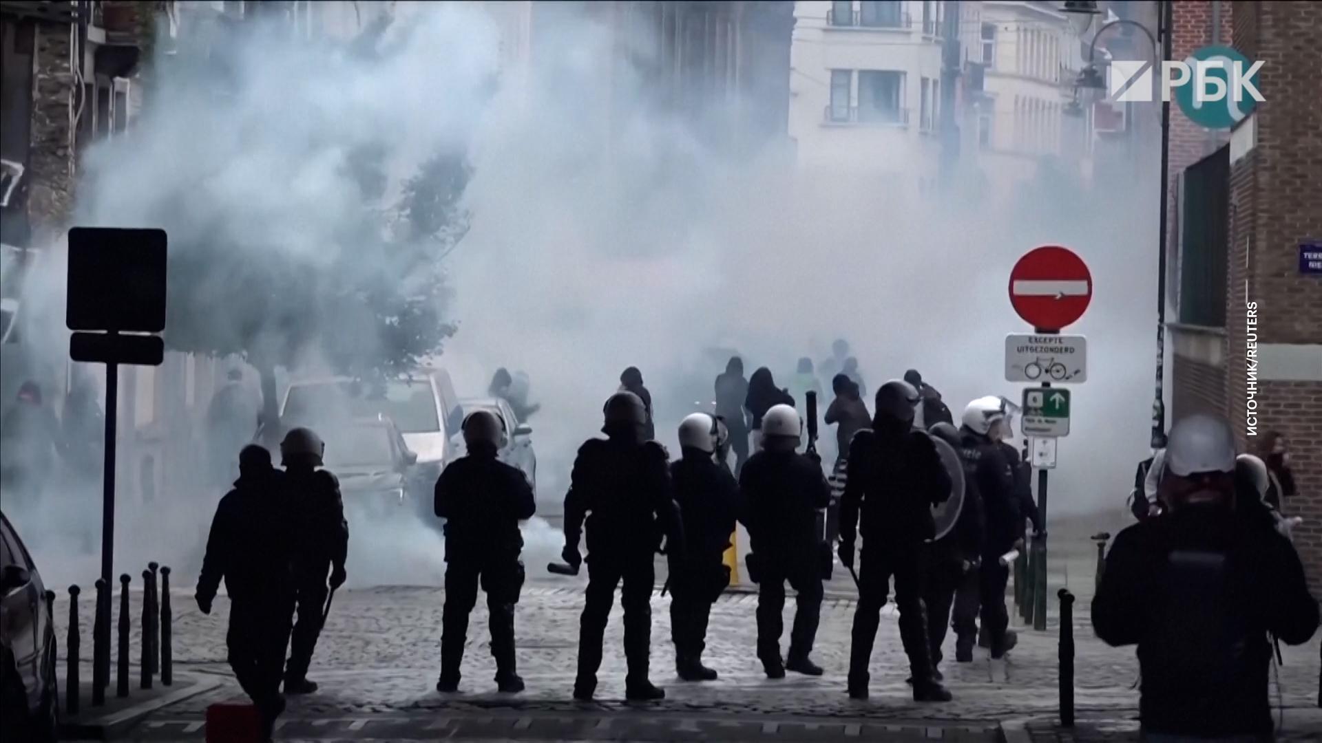 В Брюсселе против митингующих пустили слезоточивый газ. Видео