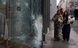 Власти Франции решили ввести комендантский час в ряде городов