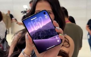 Блогеры тестируют складной iPhone Duo. Видео от первого лица