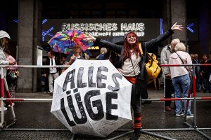 В Берлине прошел митинг против закрытия Русского дома