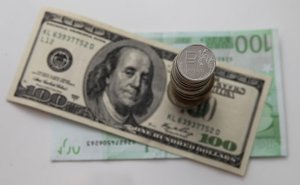 ЦБ установил курс доллара на 24 сентября на уровне ₽84,4