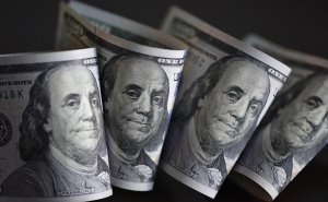 ЦБ оставил курс доллара на 20 августа выше ₽85