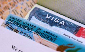 В США суд не разрешил возобновить розыгрыш грин-карт