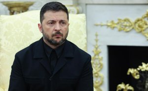 Медведев заявил о «регулярных плевках» Зеленского в лицо Трампу