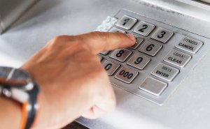 Тува и Чукотка стали лидерами по росту снятия наличных