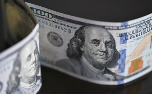 Стоит ли сейчас покупать доллар и в какой валюте выгоднее хранить деньги