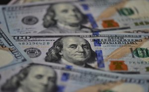 ЦБ оставил курс доллара на выходные и понедельник 21 сентября выше ₽84
