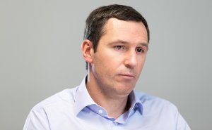 Бывшего советника Дениса Буцаева перевели под домашний арест