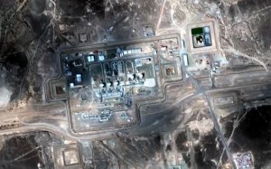 Последствия атаки на саудовский нефтепровод, снятые со спутника. Видео