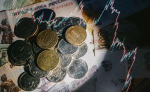 Курс евро на рынке форекс превысил ₽100 впервые с марта