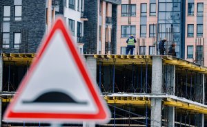 Крупные банки начали повышать ставки по рыночной ипотеке