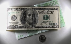ЦБ поднял официальный курс доллара выше ₽85 впервые с сентября