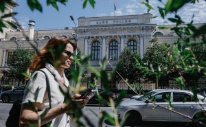 ЦБ порекомендовал банкам снимать блокировку с карт в течение одного дня
