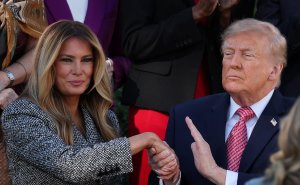 Трамп с шуткой предложил своей жене подписать указ о здоровье женщин