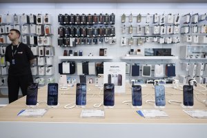 В Москве показали iPhone 18 перед стартом продаж. Фотогалерея