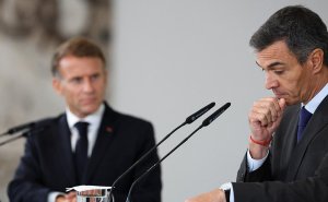 Премьер Испании Санчес публично извинился перед Макроном