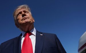 Трамп заявил о скорых трехсторонних переговорах по Украине