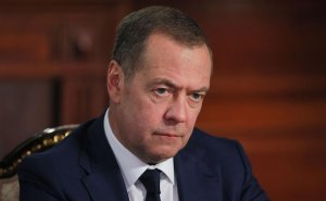 Медведев предупредил Берлин о последствиях антироссийского курса
