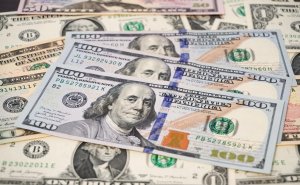 ЦБ оставил официальный курс доллара на 16 октября ниже ₽84