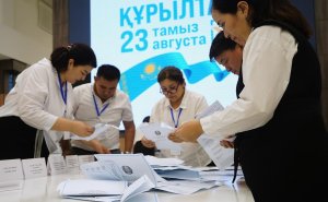 Экзитполы показали победителя парламентских выборов в Казахстане