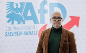 Один из лидеров АдГ назвал две версии появления кружки «Армия России»