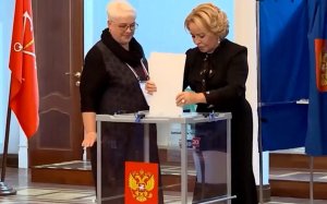 Матвиенко проголосовала на выборах. Видео