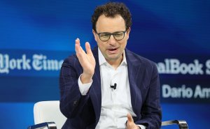 Глава Anthropic предрек захват интернета «роем ИИ» и предложил план