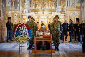 Тысячи людей пришли на прощание с Ратко Младичем в Белграде. Фотогалерея